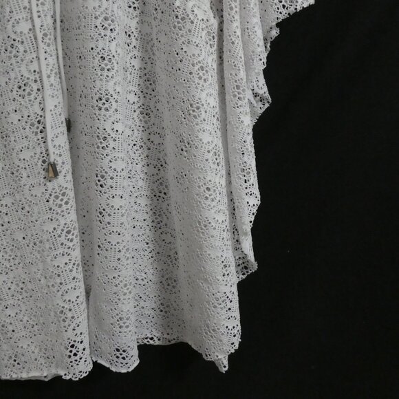 PAPAYA | medium | Elegant White Lace V-Neck Textured Poncho Blouse - Picture 9 of 16